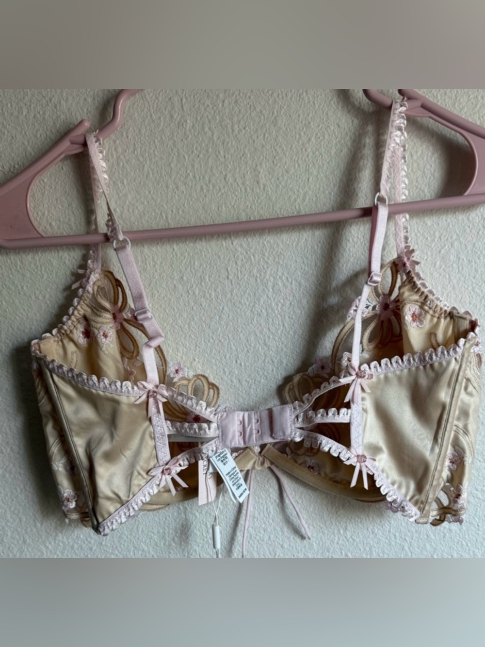 Victoria's Secret Flyaway Bra - Picture 4 of 8